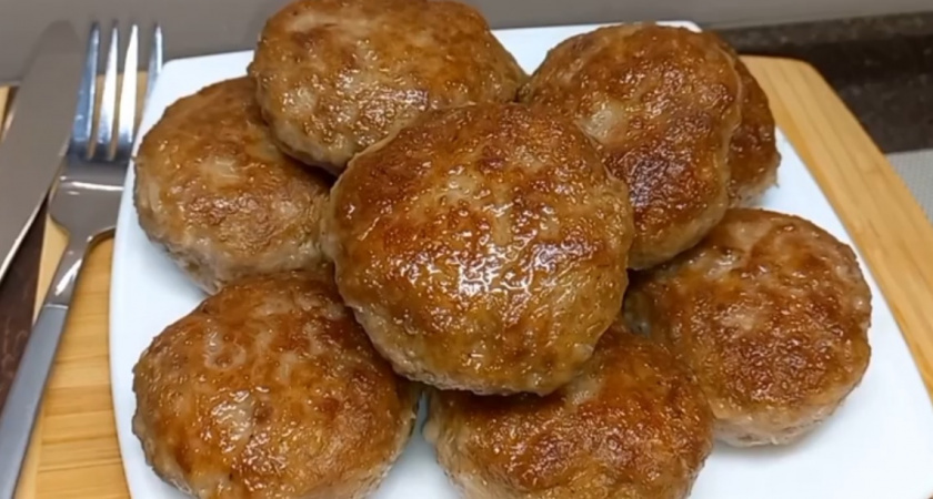 Рецепт сочных котлет, которые тают во рту: добавьте в фарш этот секретный ингредиент