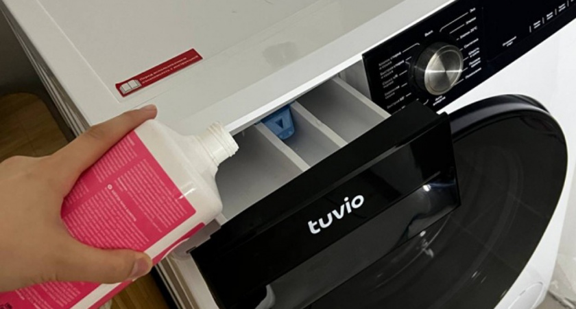 Желтые пятна на одежде: как избавиться от пота и дезодоранта без химчистки и стирального порошка