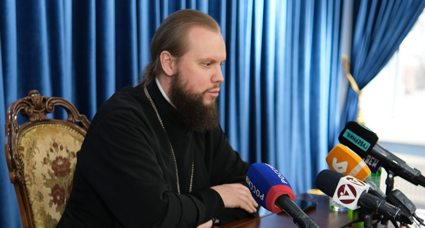 Митрополит Никандр предложил размещать традиционные ценности на школьных тетрадях