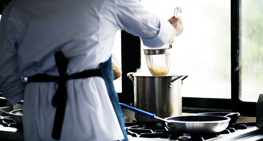 Повар из Владимира получил 700 тысяч рублей за травму на производстве