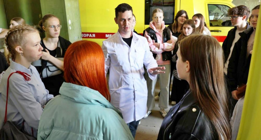 Школьники Гусь-Хрустального изучили работу станции скорой помощи