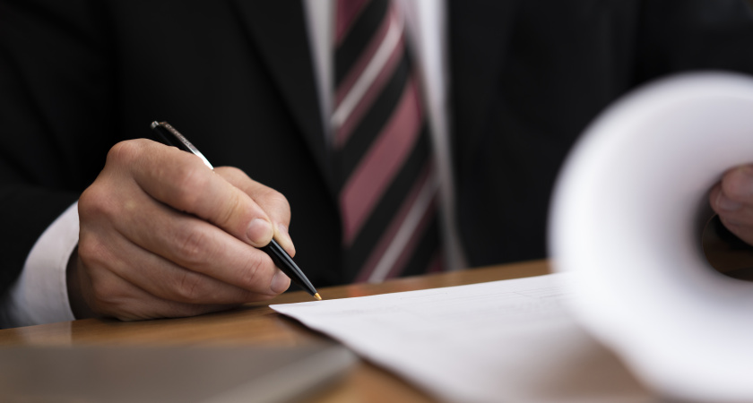 В Мирном прокурор выявил срыв сроков ремонта школы