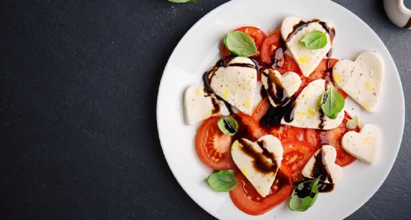 Легко и вкусно: топ-5 рецептов летних салатов, которые под силу каждому