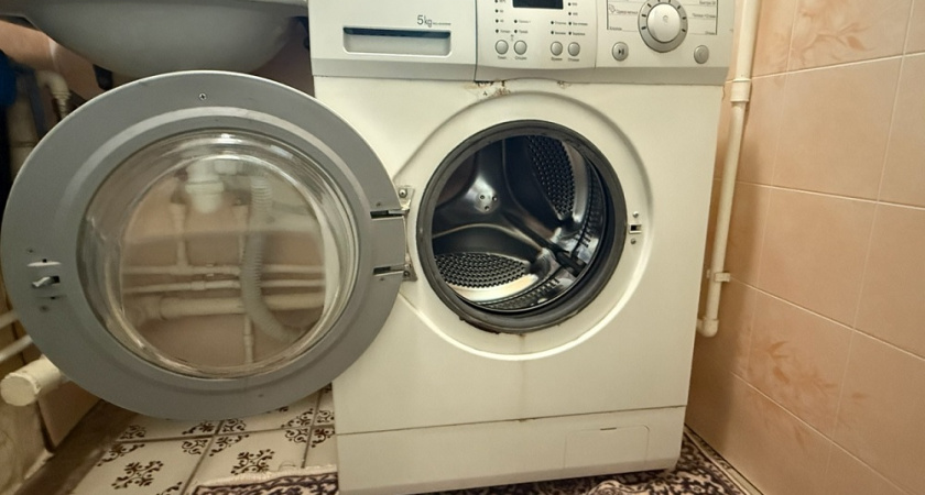 Стиралка будет работать как новая - нужно всего лишь положить всего 3 ложки этого средства прямо в барабан