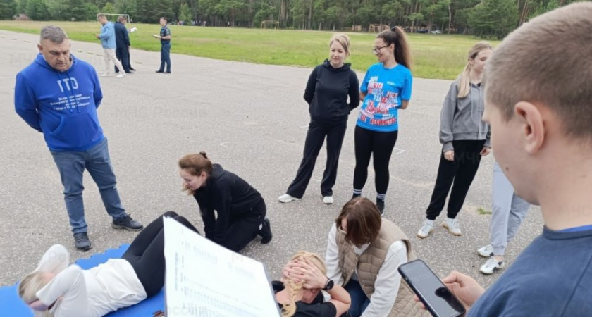 Во Владимире на стадионе «Прометей» сотрудники МЧС области сдали нормы ГТО