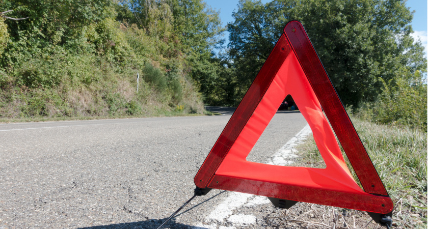 Во Владимирской области два автомобиля раздавил самосвал с песком