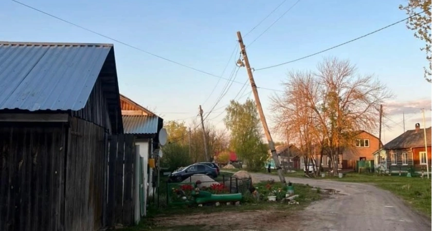 В селе под Судогдой фонарный столб мог обрушиться на жилой дом