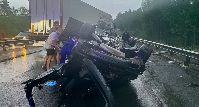 Два водителя погибли в аварии у деревни Марьинка