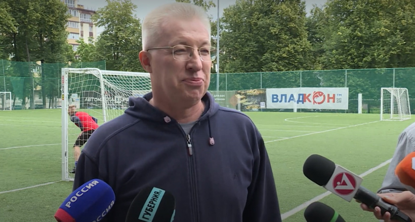 Во Владимире депутаты обыграли молодых парламентариев в футбольном матче