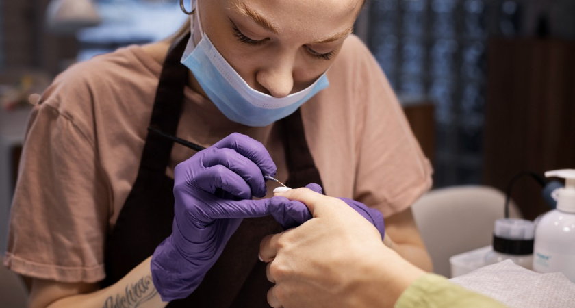 Как выглядеть на миллион: 7 самых стильных идей маникюра на это лето