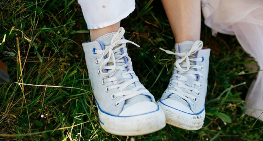 Летний способ освежить обувь за копейки: утром положила в ботинок - к вечеру все сухо и нет неприятного запаха 