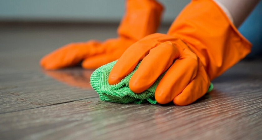 Грязь больше не липнет: добавляю этот ингредиент в воду, и пол сияет неделю