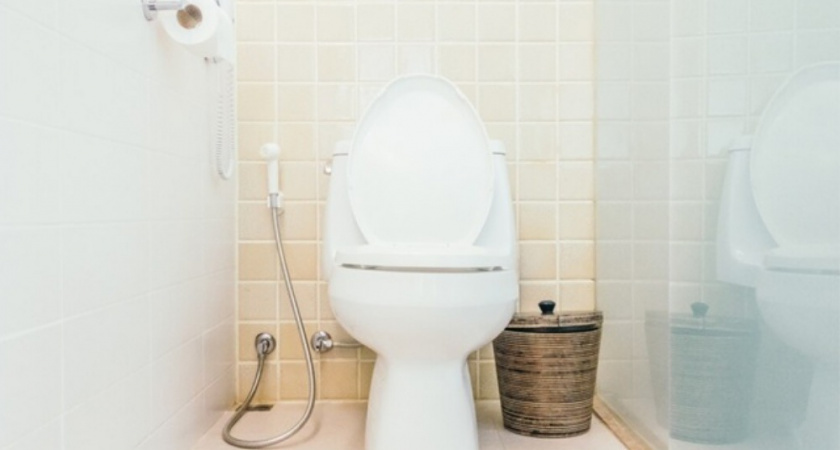 Добавила 50 мл в бачок унитаза - и теперь не нарадуюсь: камня и жёлтых подтеков как не бывало