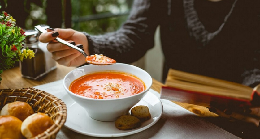 Не рис и не картофель: вот что на самом деле спасет ваш пересоленный суп - хозяйкам следует запомнить раз и навсегда