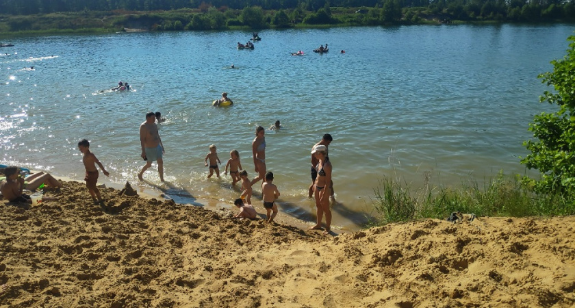 Владимирцы участвуют в общероссийском флешмобе "Россия, плыви!"