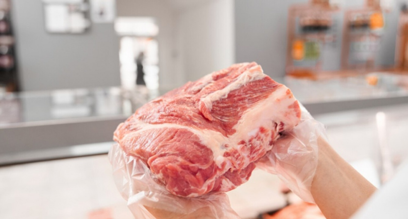 Поинтересовался у мясника на рынке, почему на прилавках почти нет ценников. Узнал правду