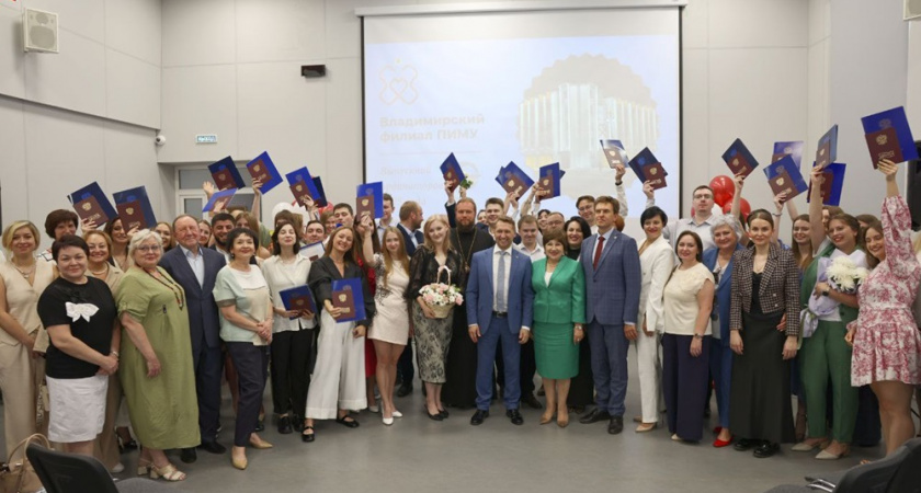 Ольга Хохлова поздравила первых выпускников Владимирского филиала ПИМУ