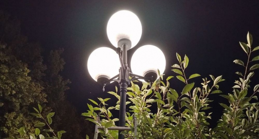 Ночная бригада коммунальщиков во Владимире починила фонари на улице Северной