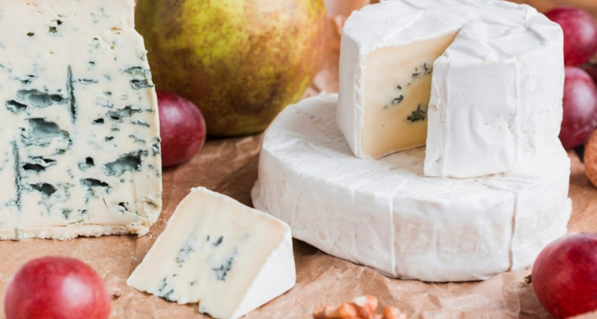 Неожиданный "сюрприз" в деликатесе: Роскачество обнаружило кишечную палочку в сырах семи марок 