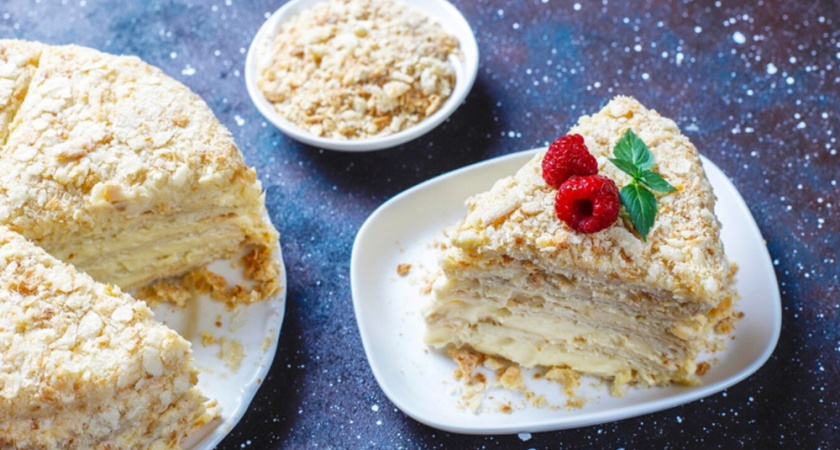 Закусочный торт «Наполеон» без выпечки: готовится всего за 15 минут, а на выходе - хрустящие коржи и нежный сливочный крем