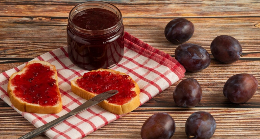 "Максимум — чайная ложка": терапевт назвала безопасную норму варенья и связанные с ним риски