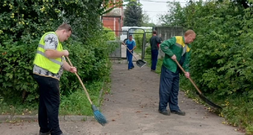 Во Владимире прошла уборка городских кладбищ