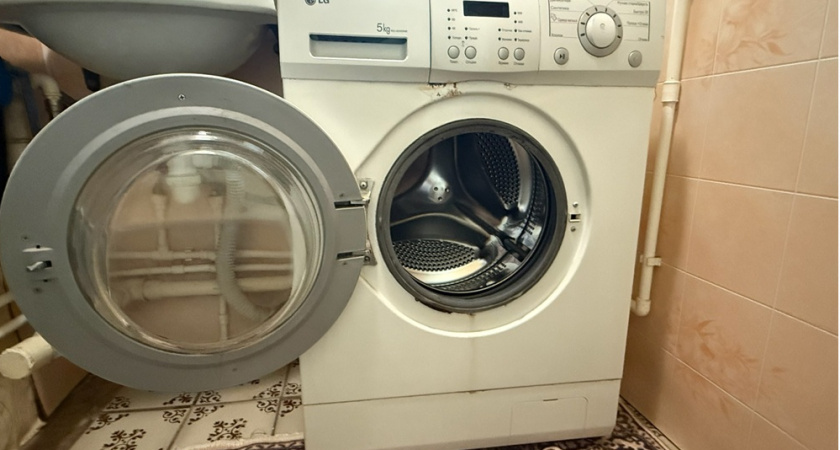 Стакан в барабан: и вся одежда снова белая — старая прачка раскрыла одну хитрость, которую использует при стирке белья годами