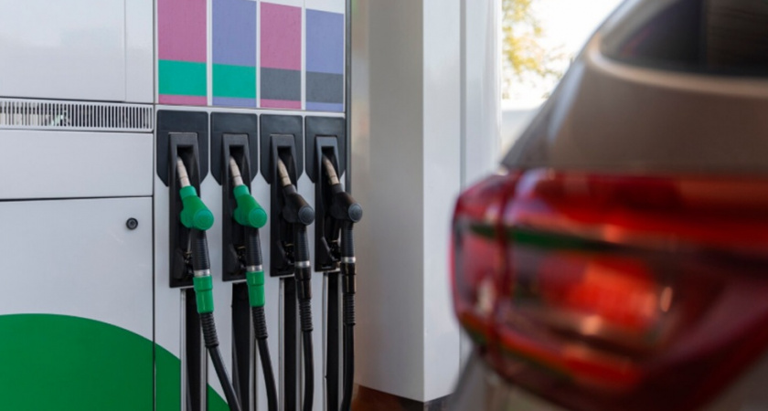 Как заправить автомобиль дешевле официальных цен на АЗС - что говорит автоюрист