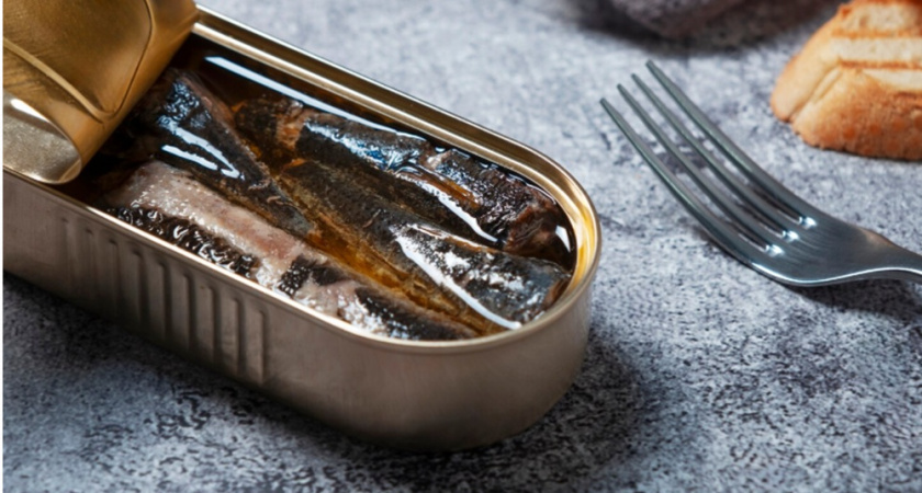 Белый "сюрприз" в рыбных консервах: Роскачество прояснило ситуацию – что это и насколько это опасно