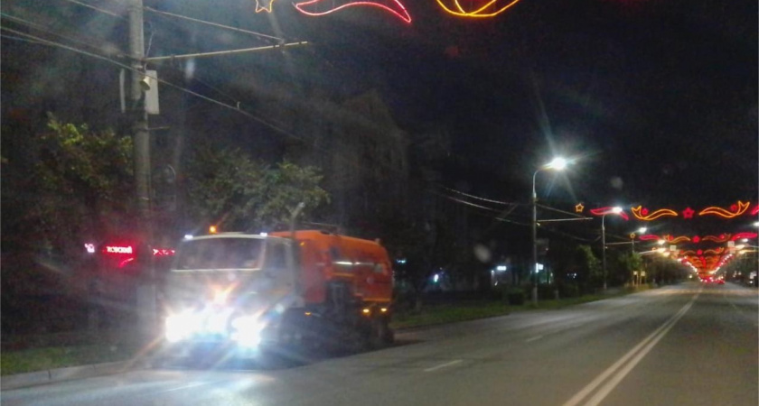 Ночью во Владимире обновили разметку платных парковок на четырех улицах