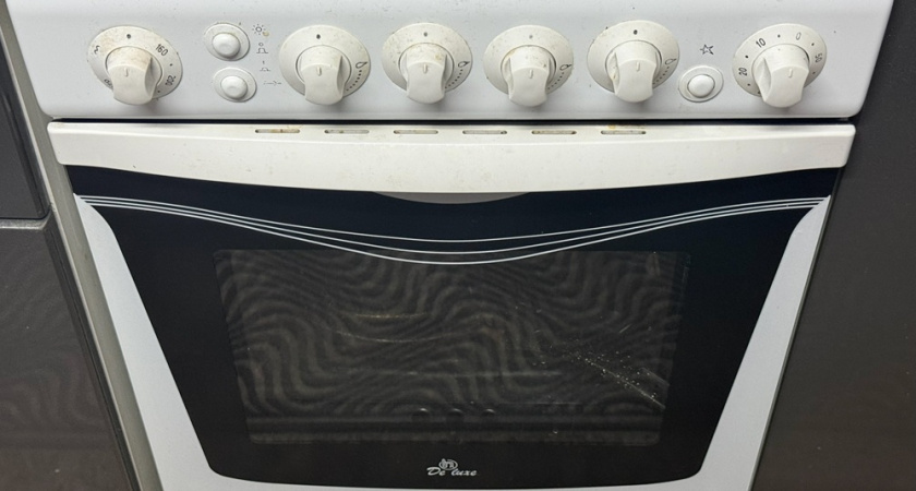 Всего 3 ложки в воду – и ваша духовка засияет чистотой: липкий жир и старый нагар испаряются без следа