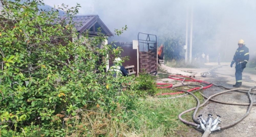 В Киржачском районе потушили пожар в частном доме площадью 100 квадратов