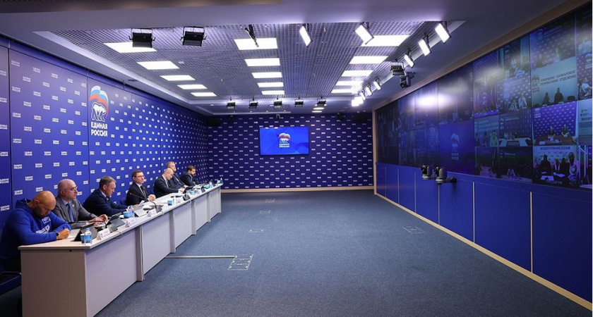 Владимир Якушев поставил задачи региональным отделениям «Единой России»