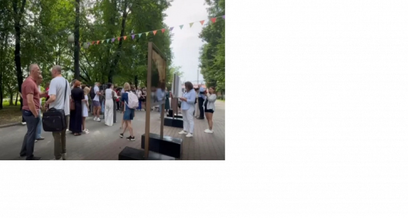 В Центральном парке открылась уличная выставка фотографий владимирского автора