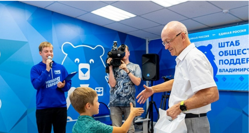 Первые школьники получили подарки по акции «Собери ребенка в школу»