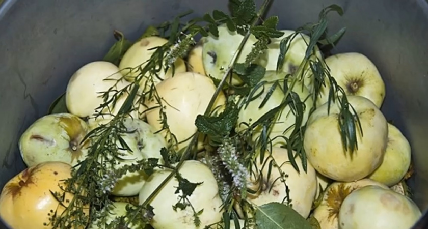 Забытый рецепт моченых яблок по-деревенски - всего 10 минут на подготовку