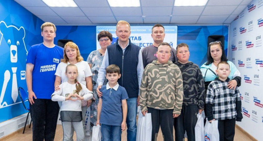 Алексей Говырин принял участие в акции «Собери ребёнка в школу»