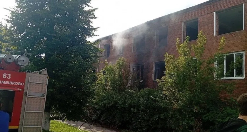 В Камешковском районе снесут аварийный дом после вмешательства прокуратуры