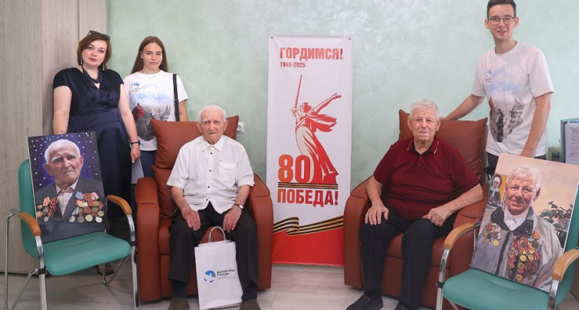 Владимирские ветераны получили персональные портреты от художников