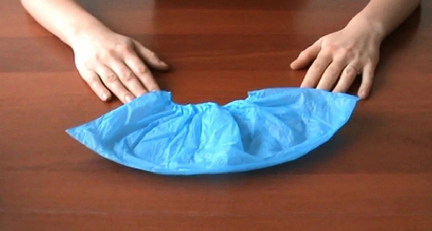 Гениальные лайфхаки с бахилами: 5 неожиданных способов применения дома и на даче