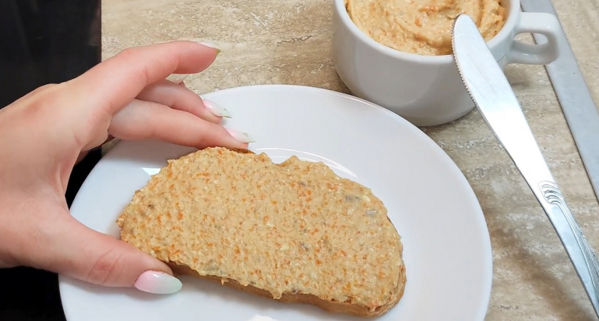 Гениальный рецепт намазки из консервов, которую примут за красную икру: нужны всего 4 продукта и 5 минут времени