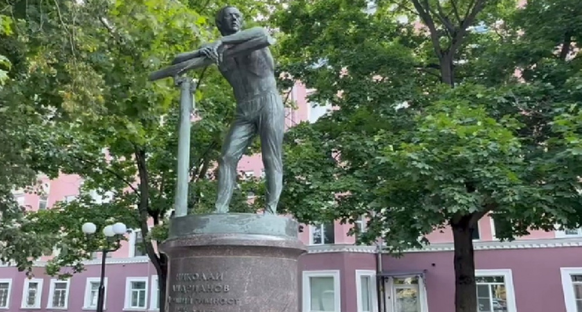 Андриановский сквер во Владимире украсили клумбы в виде медалей