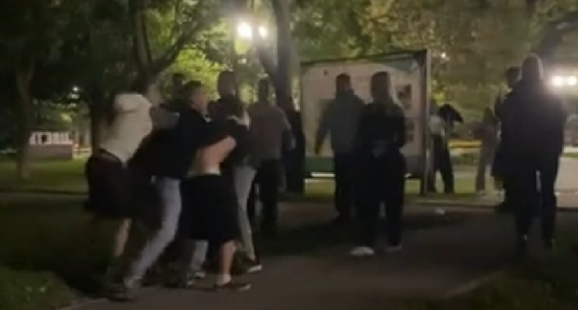 Пьяные подростки разгромили сквер Кутузова во Владимире