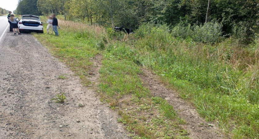 На трассе Р 132 в Гусь Хрустальском районе в результате ДТП машина улетела в кювет