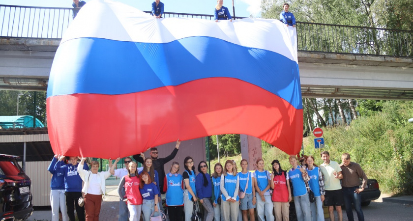 Владимир отмечает День флага