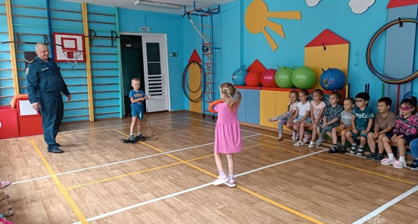 Инструкторы МЧС провели мастер-класс по спасению для дошкольников Владимира
