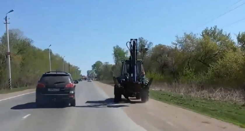 Почему обгон трактора может стоить вам прав? Разъяснили в Верховном Суде