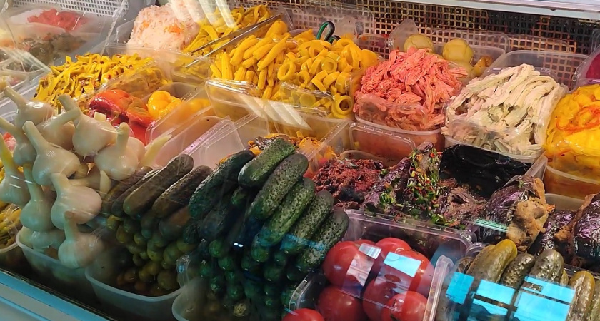 Тёмная сторона рынка: почему не стоит покупать домашние заготовки у "добрых бабушек"