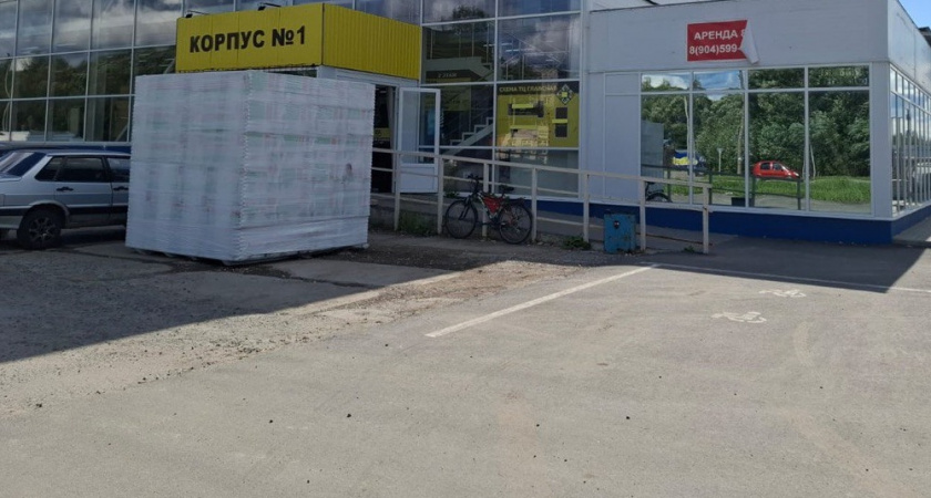 Бизнесмен из Гусь-Хрустального оштрафован за отсутствие мест для парковки авто инвалидов