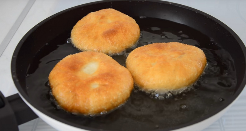 Рецепт идеальных беляшей как у бабушки: секрет сочной начинки и воздушного теста